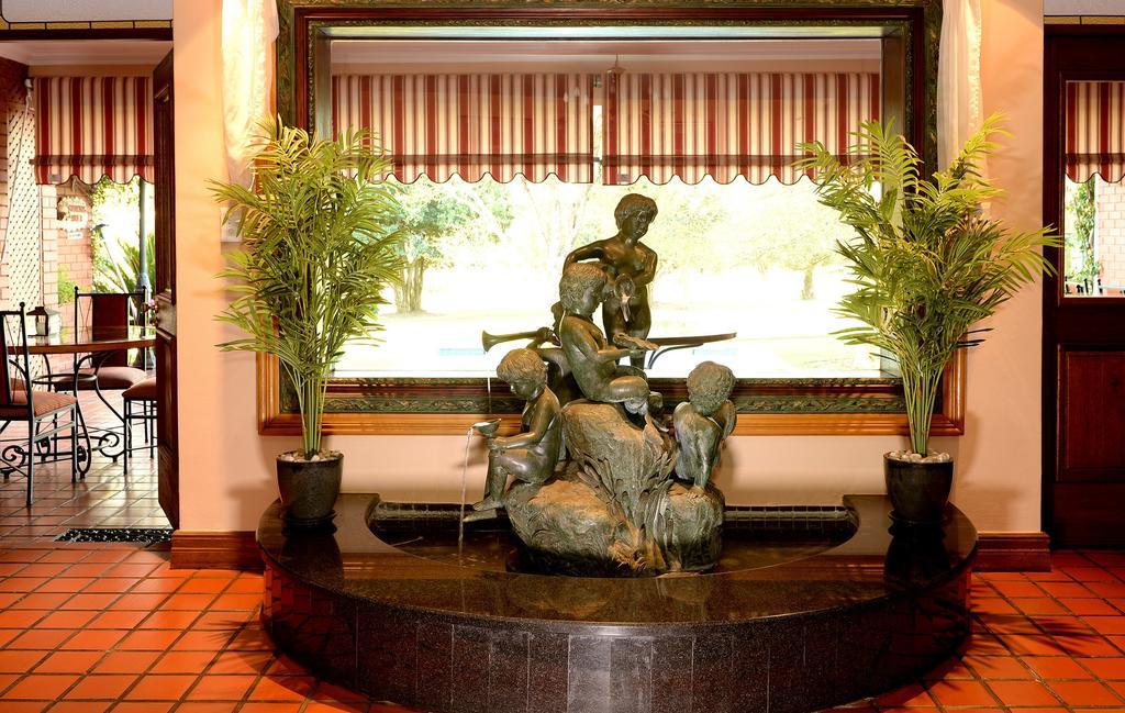 The Woodpecker Inn Pretoria Exterior foto